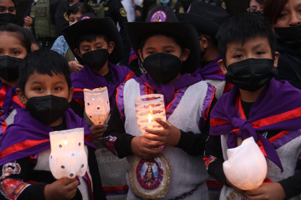 "Dejad que los niños vengan a mí": Niños Negritos también participaron de este evento religioso. (Foto: Ivan Orbegoso).
