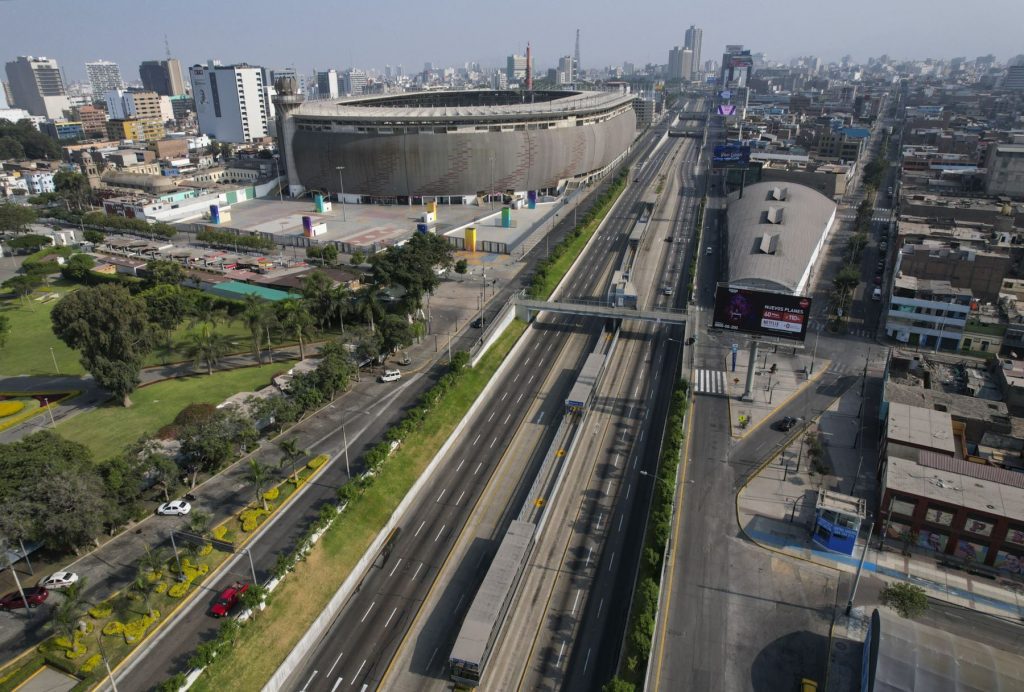 a vía Expresa es una de las principales vías de la capital peruana. Luce vacía en las primeras horas de la mañana del martes 5 de abril. (Foto: Andina)