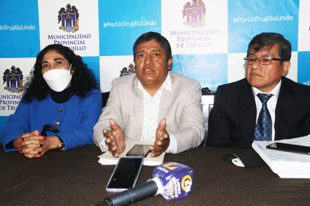 Pedro Tacanga Gómez defendió la inocencia de su hijo, de quien dijo no se entregará a la justicia. (Foto: Iván Orbegoso).
