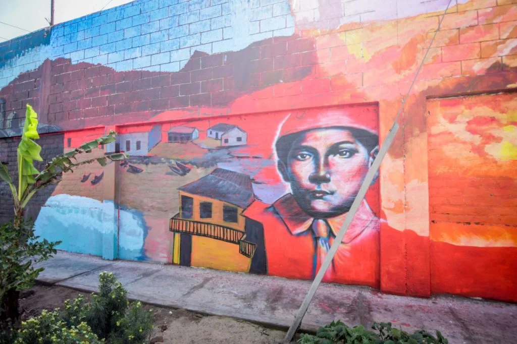 El niño héroe Yonel Arroyo es inmortalizado en un mural salaverrino. (Foto: Hans Lázaro A.).