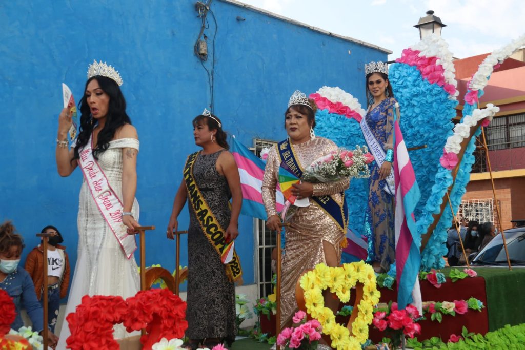 Representantes de las comunidades de otras ciudades se organizaron para participar en carros alegóricos. (Foto: Iván Orbegoso C.).