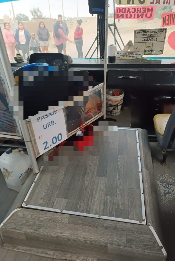 Autobus en donde fue asesinado chofer en Trujillo