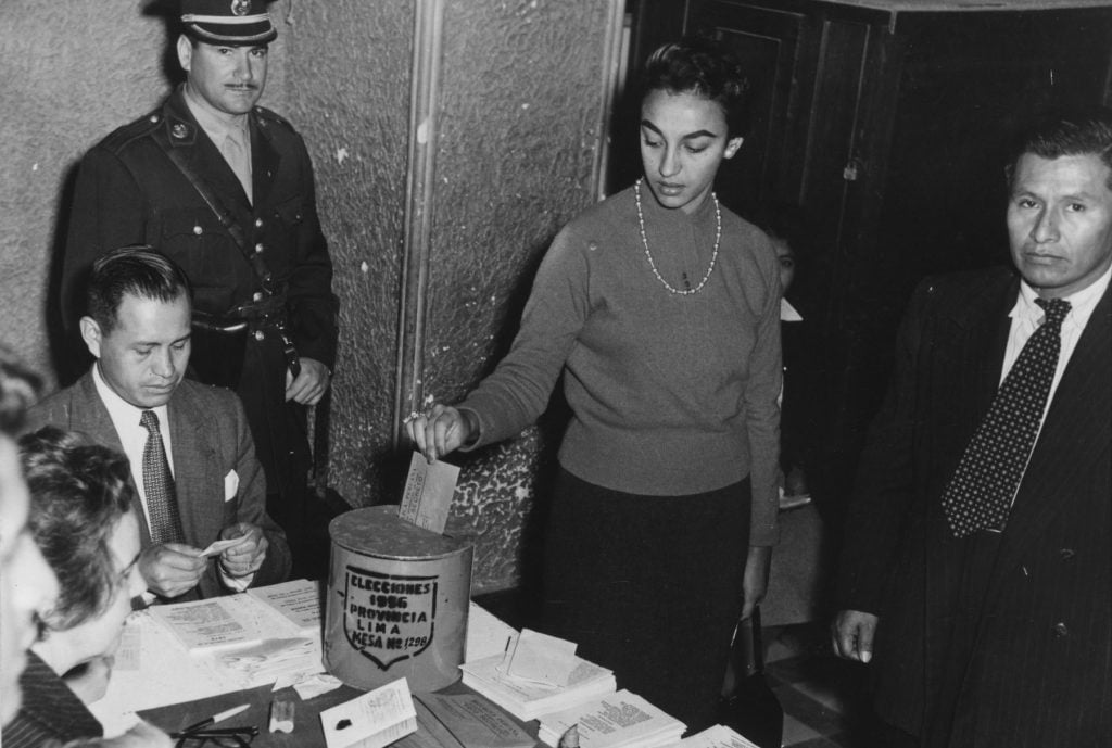 El 17 de junio de 1956 las mujeres materializaron su derecho a votar en el Perú, el cual fue aprobado un año antes. (Foto: Andina).