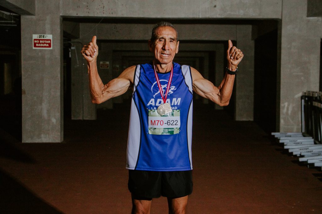 La historia viviente del atletismo, Pedro Horna Montoya se impuso en 10 mil y 5 mil metros planos. (Foto: Chachy Albán). 