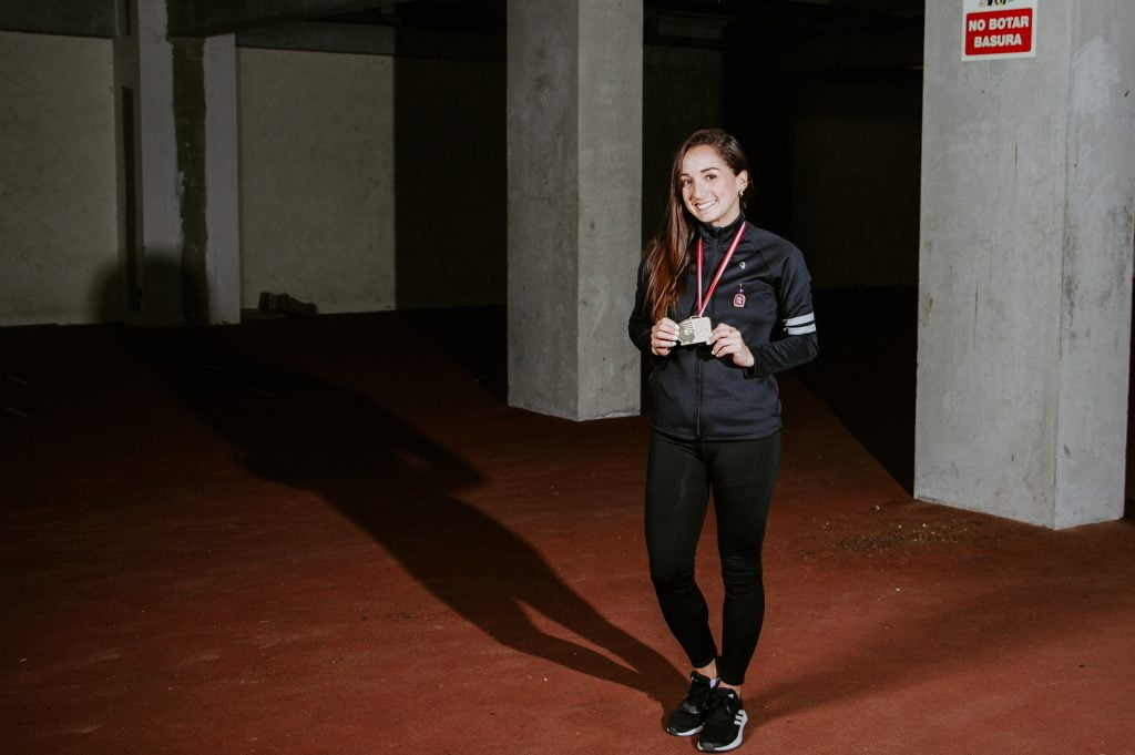 Lucía Martínez Capristán logró oro en 400 metros y bronce en salto largo. (Chachy Albán). 