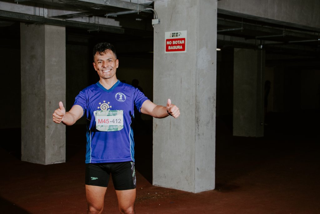 Enrique Renzo Vizcarra, atleta de Arequipa, alcanzó la medalla de plata en los 3 mil metros con obstáculos. (Foto: Chachy Albán).