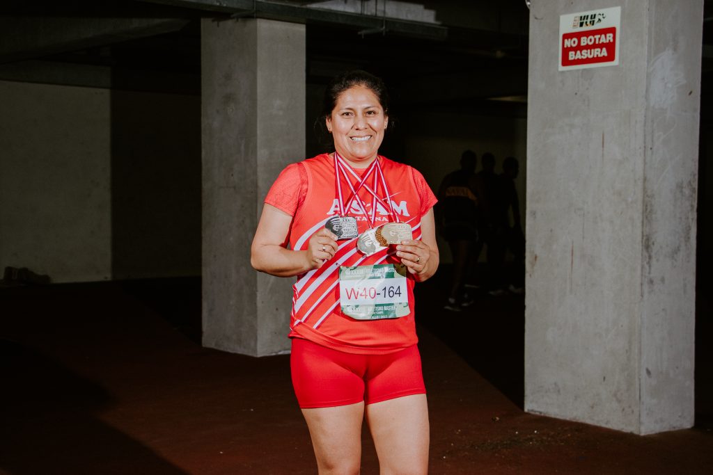 Mirian Ayca Cuadros se impuso en los 800 metros y en lanzamiento de bala. En los 100 metros planos ocupó el segundo puesto. (Foto: Chachy Albán).