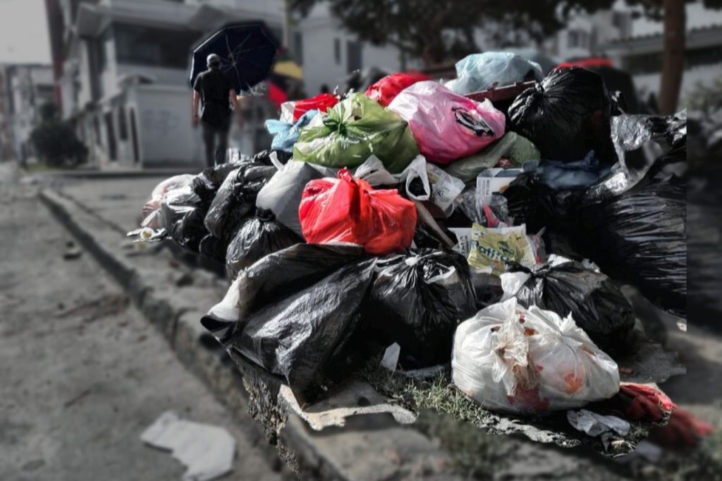 Más de 600 toneladas de basura se acumulan en calles de Trujillo por ...