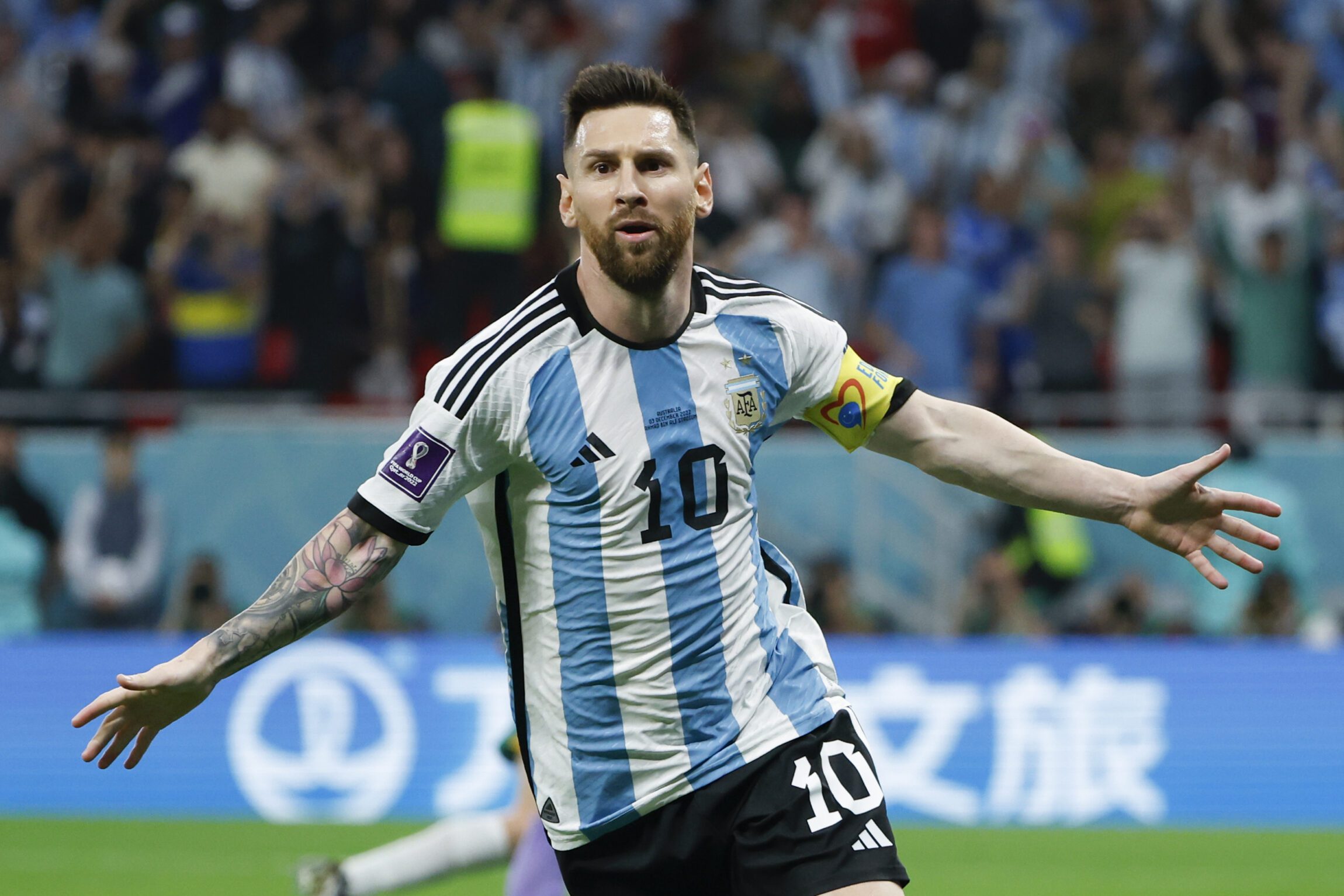 Messi festeja el primer gol de Argentina a Australia en los octavos de final del Mundial Qatar 2022.