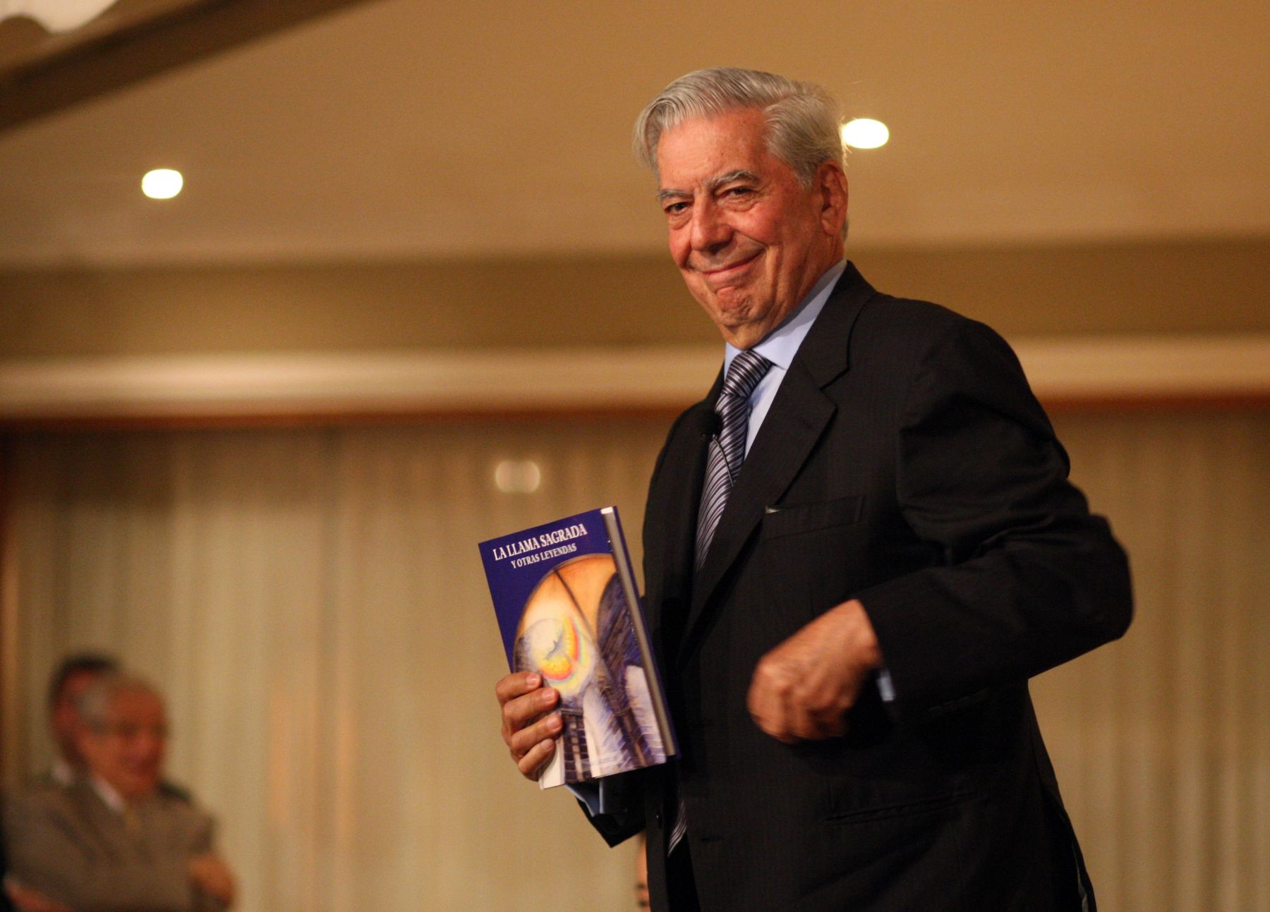 000149093W Mario Vargas Llosa sonríe en una Universidad Mayor de San Marcos de Perú. Foto Andina