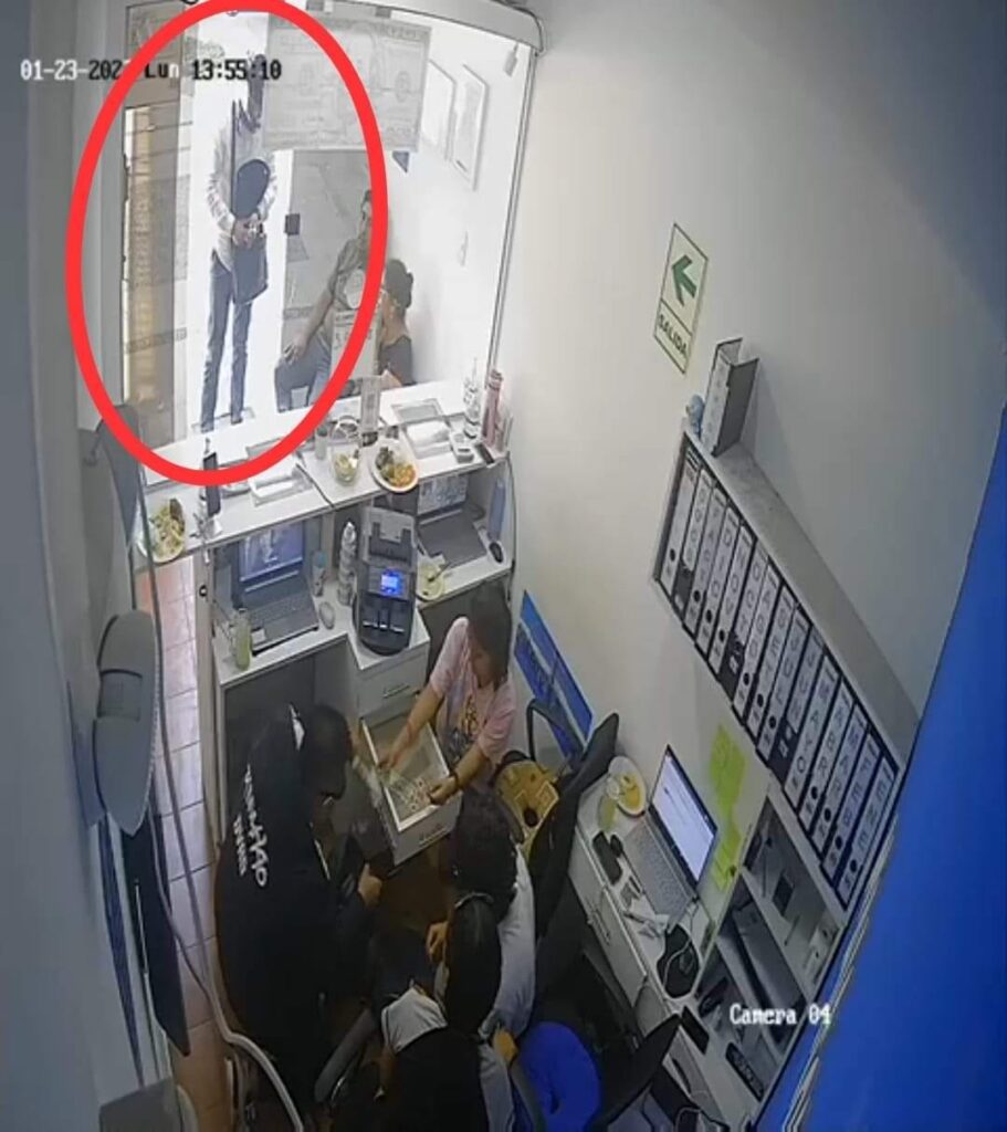 En menos de un minuto se llevaron todo el dinero.