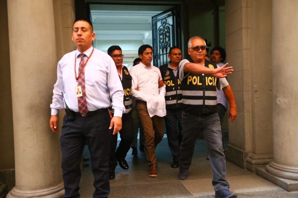 Freddy Díaz decidió entregarse tras emitirse una orden de captura en su contra.
