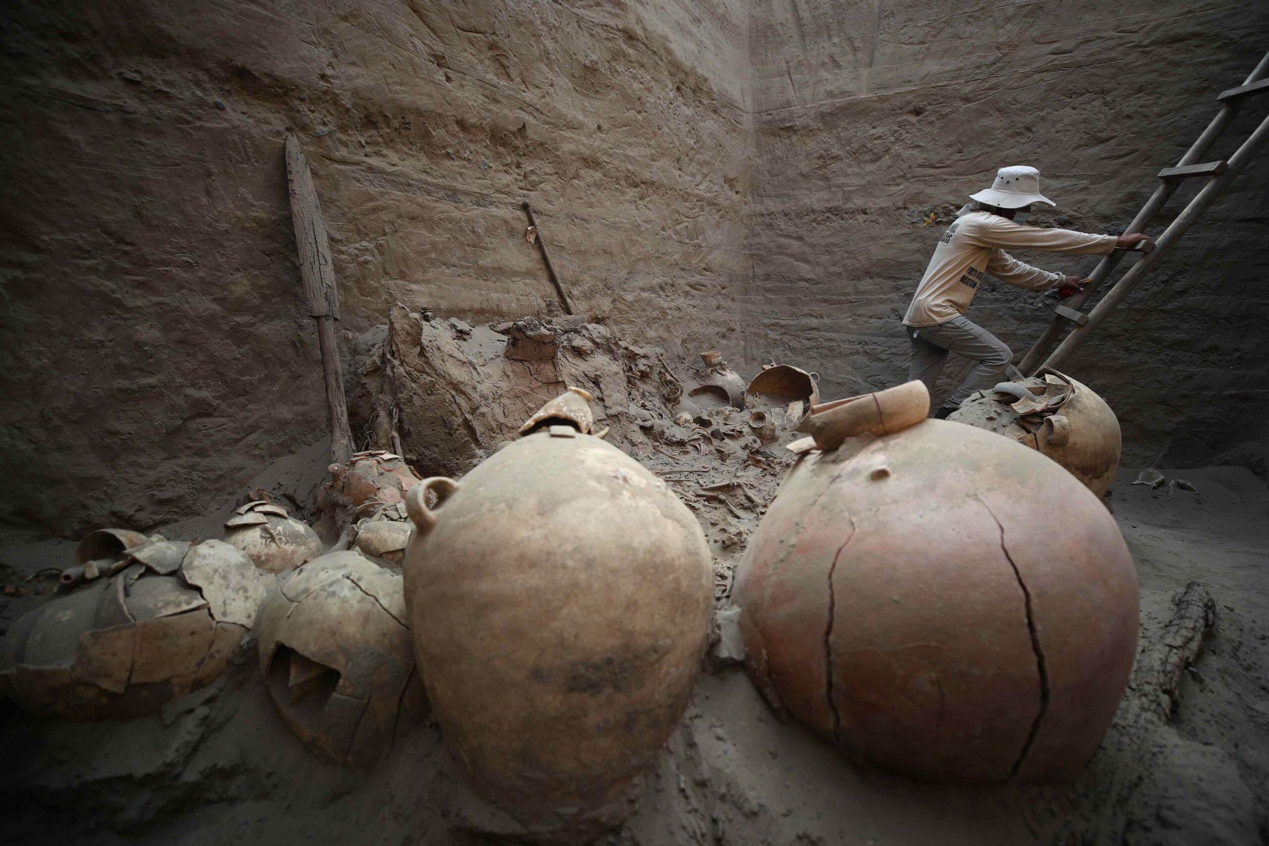 Increíble hallazgo en Perú: arqueólogos descubren tumba preincaica