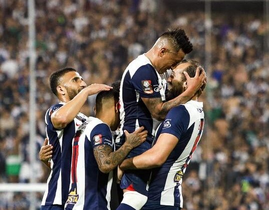 Alianza Lima aplastó 6-1 a Binacional y se quedó con el Apertura