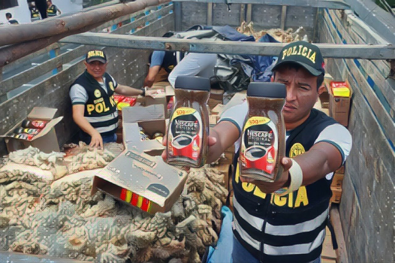 Lima: Policía incauta camión con mercadería de contrabando