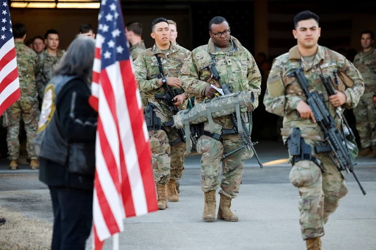 Tropas de EE.UU. llegarán a Perú para entrenar a nuestras Fuerzas Armadas Las tropas de Estados Unidos, unas de las mejores armadas del mundo, llegarán a nuestro país para entrenar a las Fuerzas Armas y la Policía Nacional, así lo anunció el Gobierno peruano, que confirmó la presencia de 1.000 militares extranjeros para entrenar a los soldados peruanos en diferentes grupos durante el 2023.