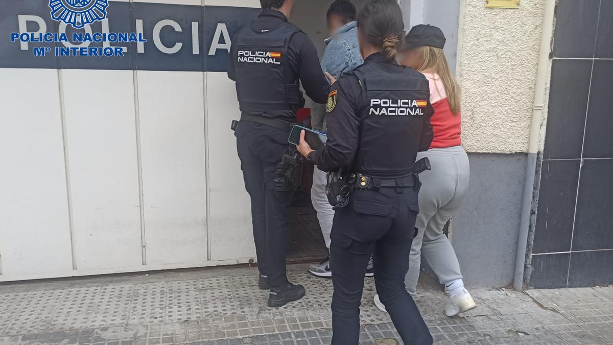 España: Policía detiene en Madrid a pareja de peruanos fugitivos