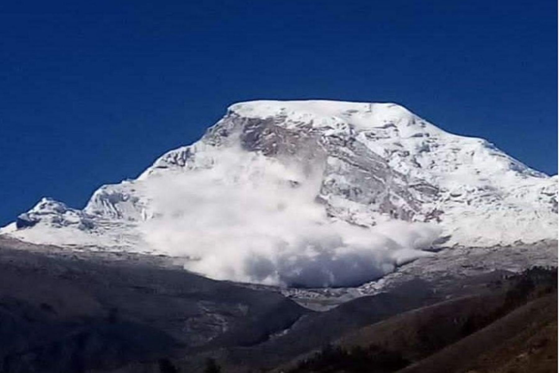 La población de Yungay se encuentra inquieta debido a un deslizamiento de hielo ocurrido en el nevado Huascarán. Por el momento, no se han reportado heridos ni daños materiales.