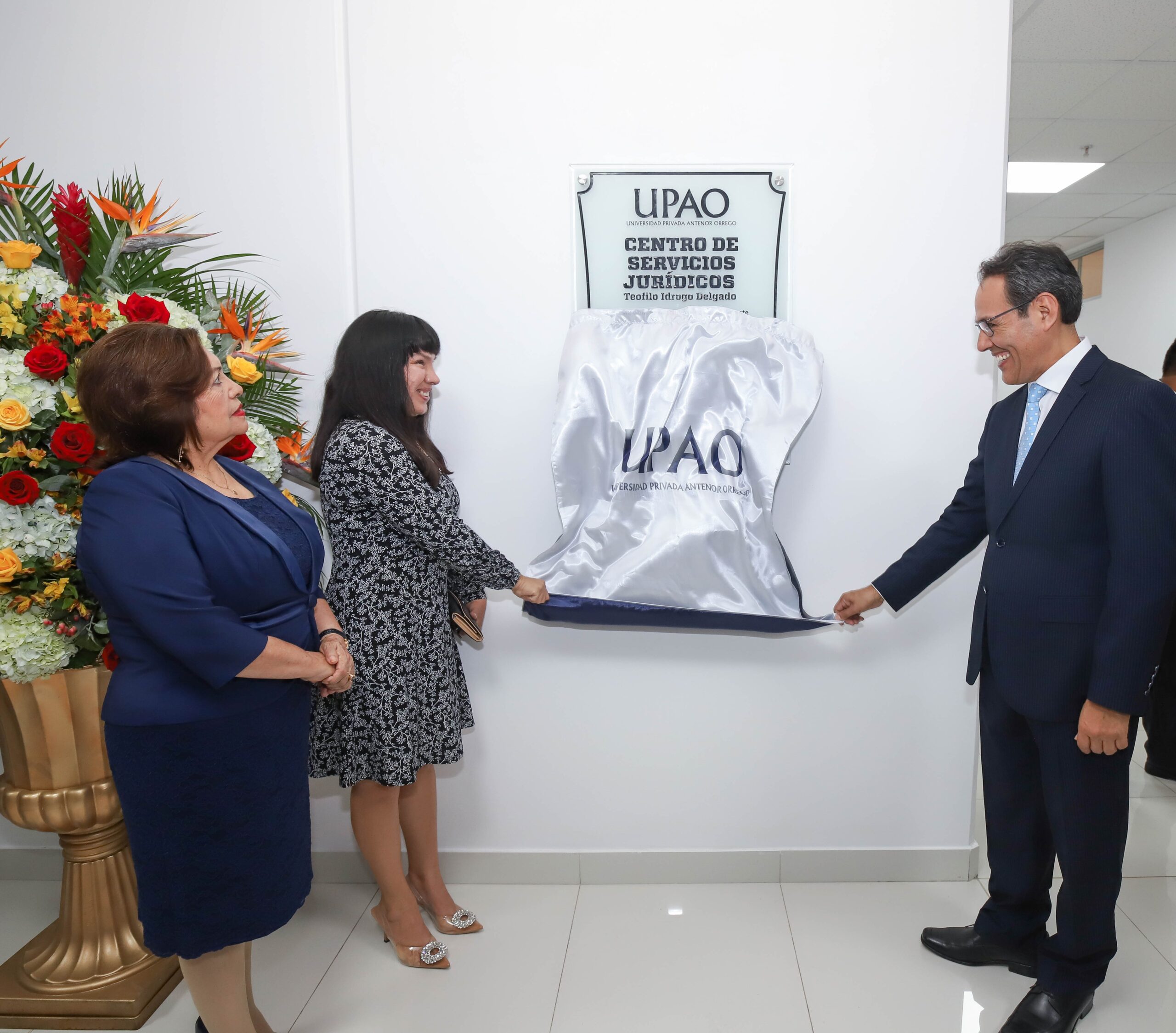 El Centro de Servicios Jurídicos (C. SS. JJ.) Teófilo Idrogo Delgado, inaugurado en la Torre UPAO de la urbanización Natasha Alta, marca un hito importante para la Facultad de Derecho y Ciencias Políticas de la Universidad Privada Antenor Orrego (UPAO).