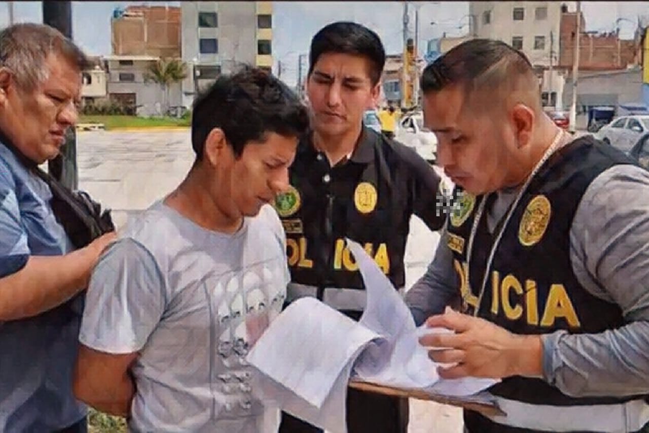 Chiclayo: sujeto ultrajó a su sobrina, grabó el hecho y lo subió a web para adultos Indignante. Miserable. Monstruo. Los calificativos sobran para describir a Eduardo Javier Cubas Moncada, quien fue detenido anoche en Chiclayo por la Policía, por el presunto caso de pornografía infantil. Este sujeto, según las primeras investigaciones, fabricaba, poseía y distribuía en páginas web para adulto el material con abuso y/o explotación sexual infantil, teniendo a su sobrina como una de sus víctimas.