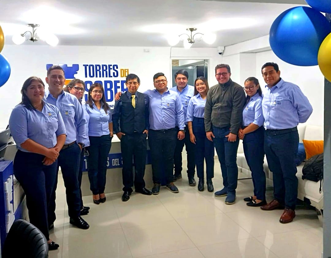 Academia preuniversitaria Torres del Saber inaugura nueva sede en Trujillo La descripción académica preuniversitaria Torres del Saber da inicio a una emocionante nueva etapa en Trujillo, luego de 8 años de éxito en la ciudad de Cajamarca. La inauguración de su flamante sede marca el compromiso renovado de brindar formación académica de calidad a los jóvenes trujillanos y apoyar su anhelo de ingresar a la Universidad Nacional de Trujillo.