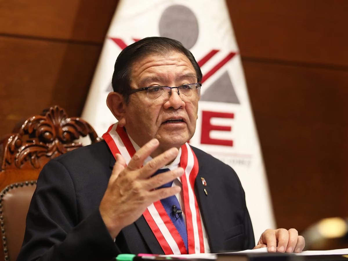 ONU condena en Perú amenazas de muerte al presidente del Jurado de Elecciones La delegación de las Naciones Unidas (ONU) en Perú expresó el viernes su preocupación por las amenazas de muerte recibidas por Jorge Salas Arenas, presidente del Jurado Nacional de Elecciones (JNE), por parte de un grupo violento el jueves pasado.