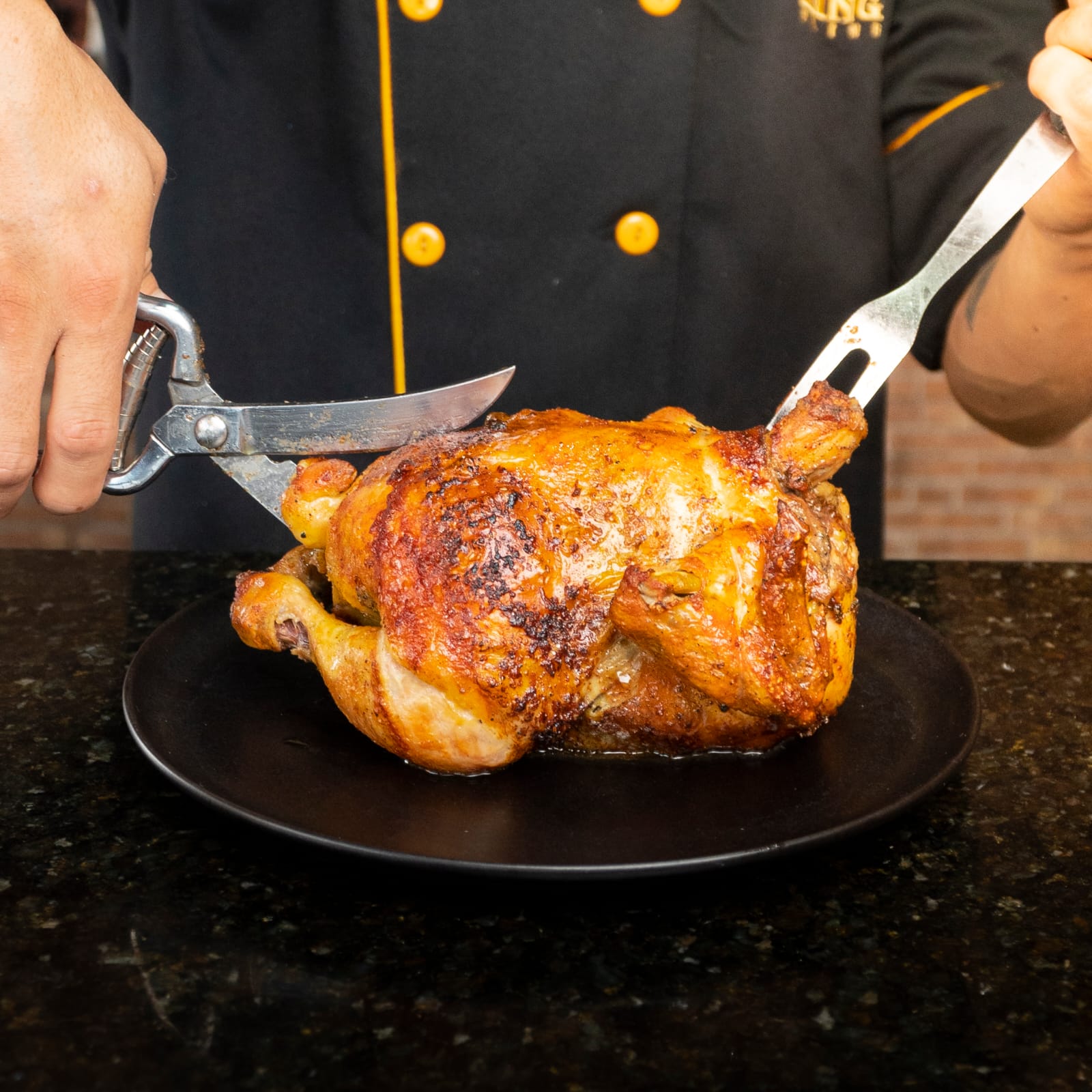 La semana del pollo a la brasa en Chicken King empieza este jueves 13 hasta el miércoles 19 de julio, con varios shows de reconocidos artistas, show de mariachis, saxo, violín y mucho más en sus dos locales.