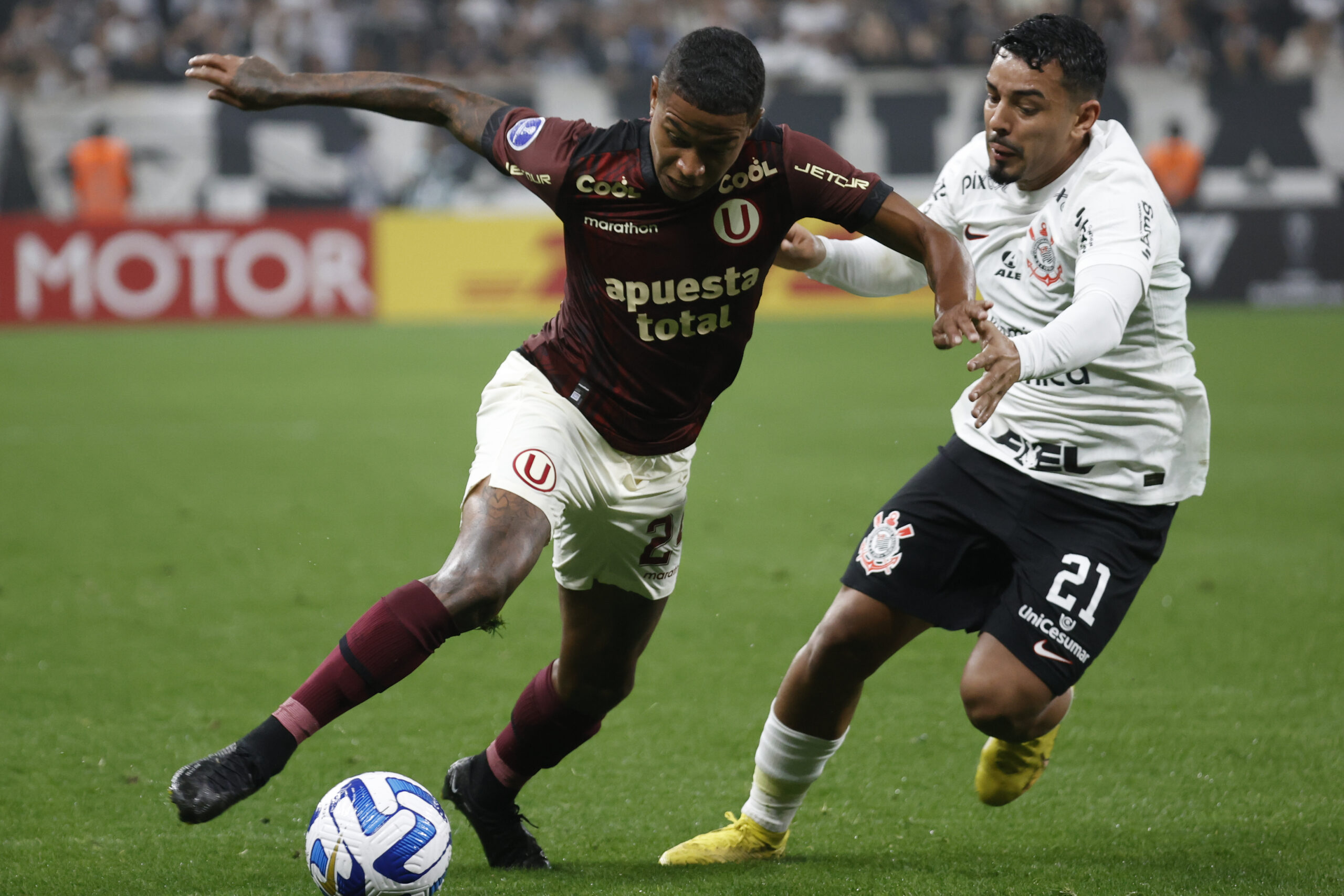 Universitario de Deportes no resistió el empate en el Neo Química Arena de Sao Paulo y cayó 1-0 ante el favorito Corinthians, por la ida de los play off de la Copa Sudamericana 2023. El tanto de la victoria para los brasileños llegó sobre los 79', a través de Felipe Augusto. Seis minutos ante, los cremas se habían quedado con un menos por la expulsión de Álex Valera. El pase a los octavos de final se definirá en siete días, en Lima.