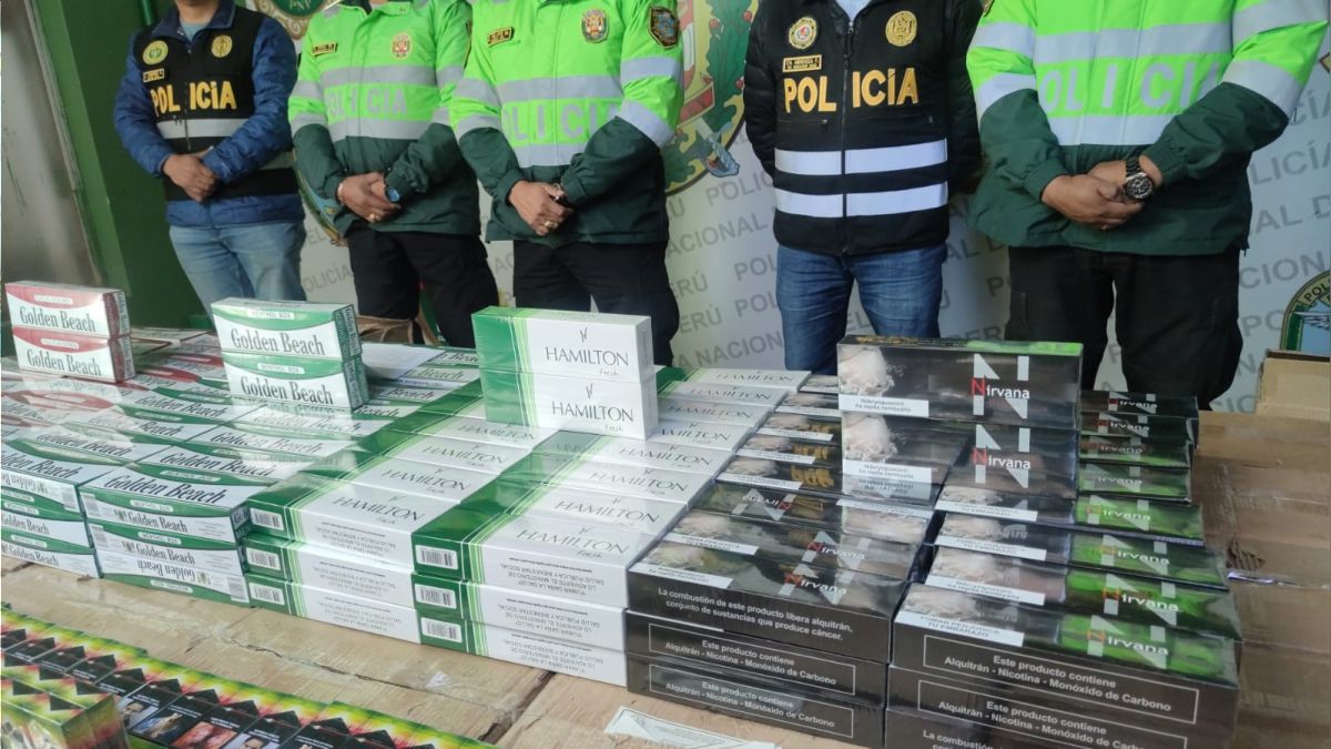 En una operación que puso al descubierto una red de contrabando, agentes de la Policía de Trujillo lograron confiscar millas de cigarrillos de origen paraguayo que habían ingresado al país de manera ilícita y sin someterse a ningún control sanitario. La rápida acción del Grupo Terna permitió poner fin a esta actividad ilícita que amenazaba la salud pública y la economía