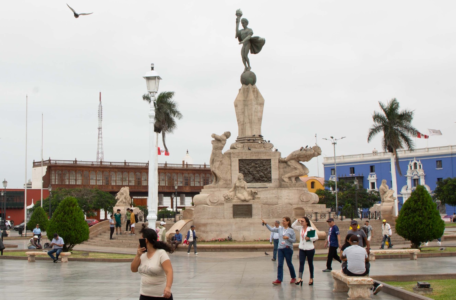 Ministerio de Cultura considera que trabajos alteran el espacio público de la Plaza Mayor, declarado Ambiente Urbano Monumental, por sus valores culturales, históricos, urbanísticos y sociales.