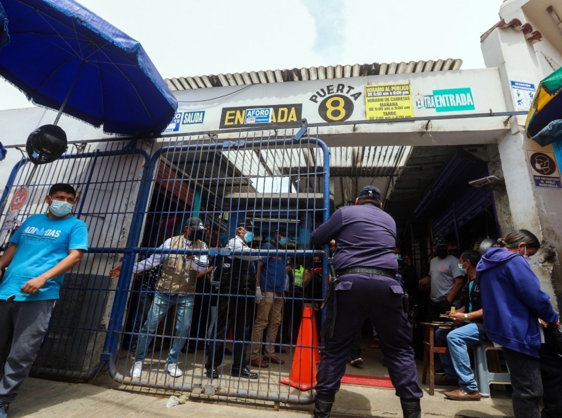 Mercado Zonal Palermo, exMayorista, cierra sus puertas por labores de desinfección y limpieza El Servicio de Administración de Inmuebles Municipales de Trujillo (SAIMT) ha anunciado el cierre temporal del Mercado Zonal Palermo con el propósito de llevar a cabo trabajos de desinfección y limpieza en colaboración con el comité de servicios higiénicos del centro de abastos y la Subgerencia de Salud de la Municipalidad Provincial de Trujillo.
