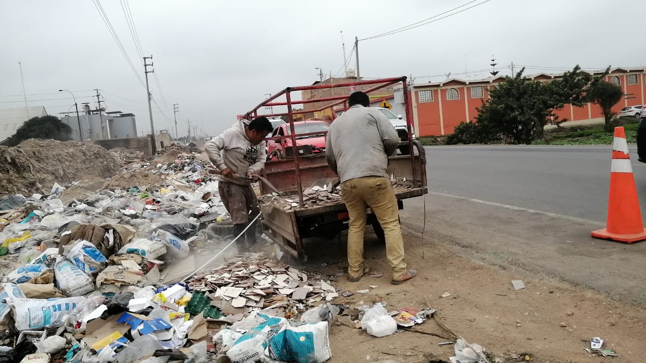No más desmontes: crean alianza estratégica para preservar la Vía de Evitamiento de Trujillo No más desmontes en Trujillo. En un esfuerzo conjunto por fomentar una gestión ambiental más sostenible y garantizar la preservación de uno de los tramos viales más importantes de la ciudad, el Gobierno Regional de La Libertad, a través de la Gerencia Regional del Ambiente, ha forjado una alianza estratégica con el Colegio de Ingenieros de La Libertad y la Municipalidad Provincial de Huanchaco.