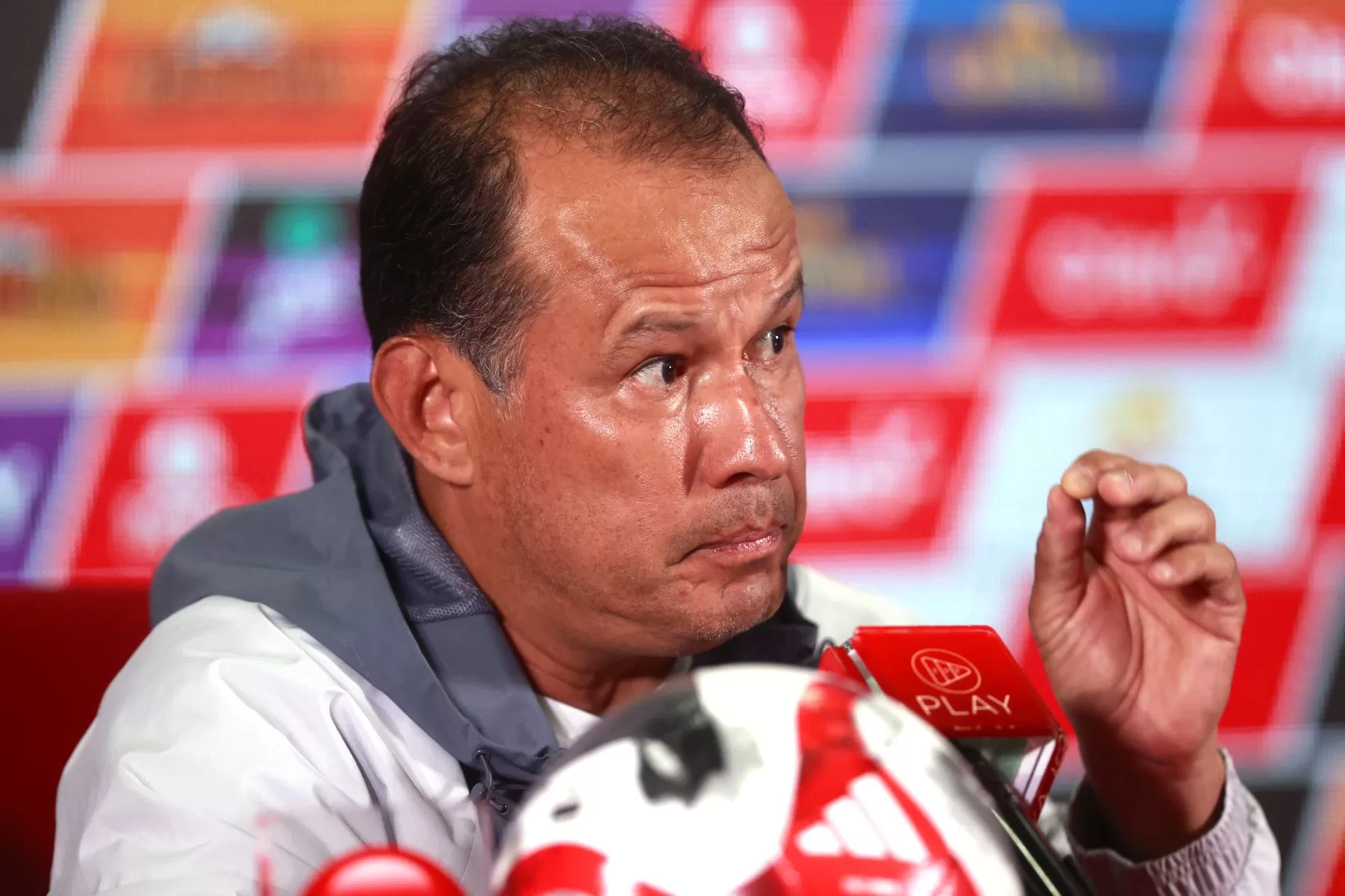 Dos millones de razones para no renunciar: Reynoso pide indemnización o respetar contrato Representante de Reynoso afirma que DT “respetará compromiso de largo plazo con la Selección Peruana”.