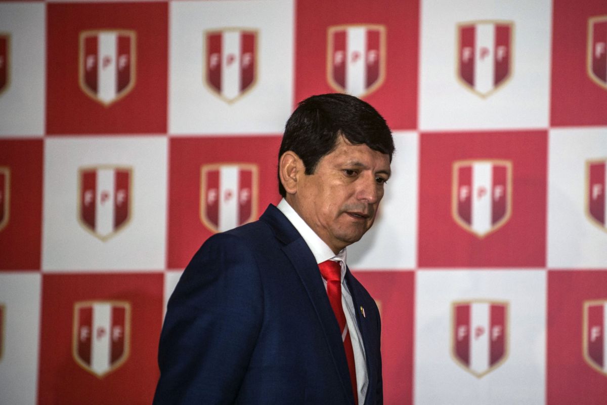 En una nueva revelación, la Fiscalía Especializada en Delitos de Corrupción de Funcionarios de Lambayeque (3.° Despacho) presentó una acusación formal contra Agustín Lozano Saavedra, actual presidente de la Federación Peruana de Fútbol, por el delito de enriquecimiento ilícito. La fiscalía ha solicitado una pena privativa de la libertad de seis años y ocho meses.