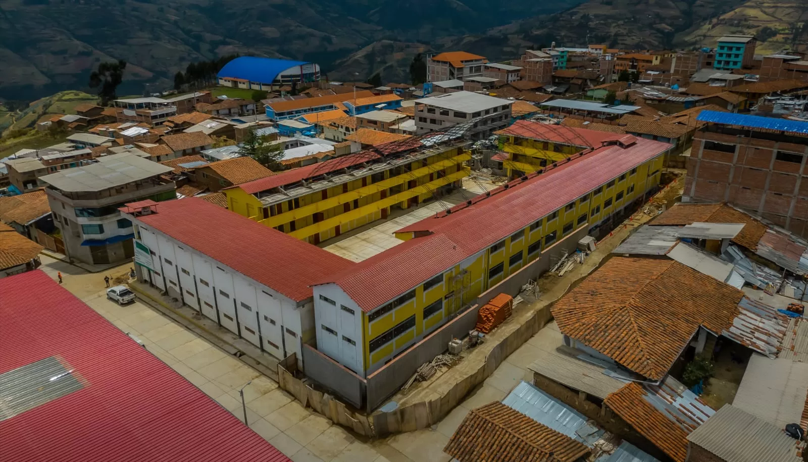 Colegio San Juan Bautista de Julcán presenta un avance de 95%. Centro educativo beneficiará a 600 alumnos de primaria y secundaria.
