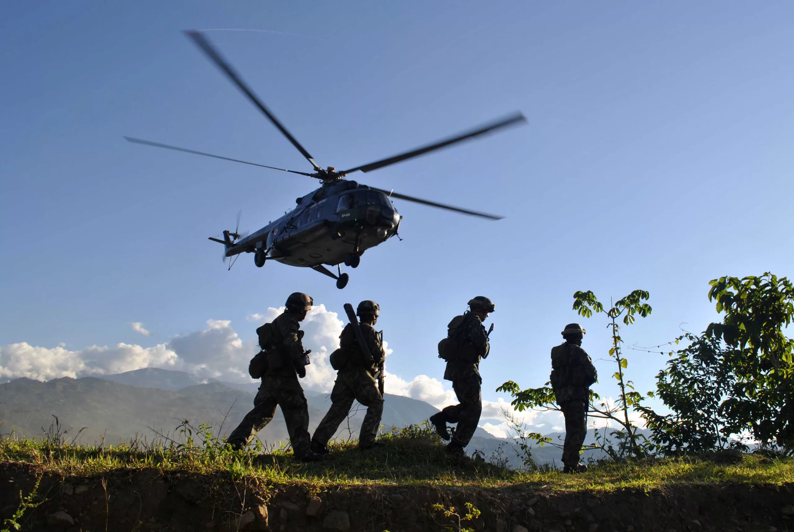 Sendero Luminoso: capturan en el Vraem a cuatro de sus presuntos miembros En una destacada acción coordinada entre la Policía Nacional del Perú y las Fuerzas Armadas, se logró la captura de cuatro presuntos miembros de Sendero Luminoso en el Valle de los ríos Apurímac, Ene y Mantaro (Vraem).