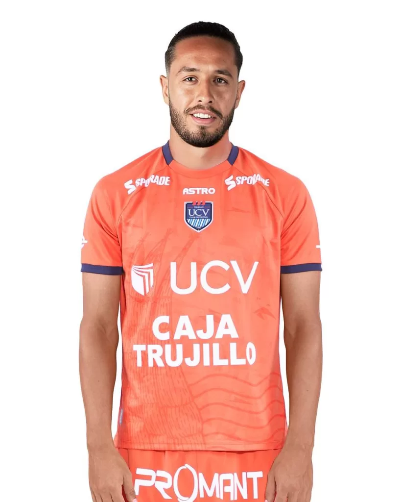Vallejo presenta a Alec Deneumostier. 