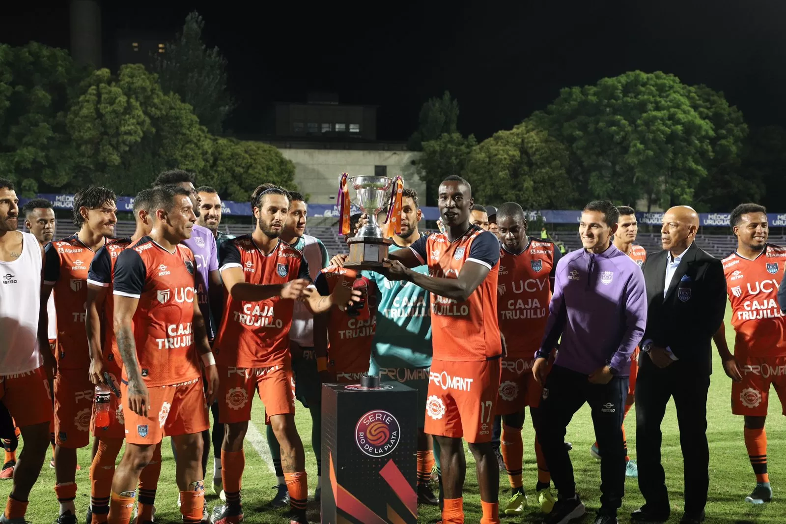 Vallejo se lleva la Copa Abreu con victoria de 2-0 sobre Defensor Sporting. Pierre Da Silva y Óscar Barreto marcaron para los trujillanos.
