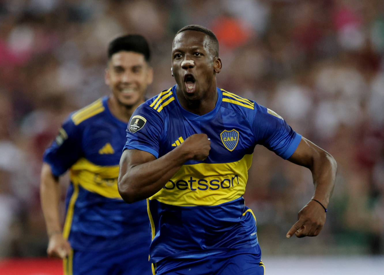 Boca no quiere desprenderse de Advíncula, a quien le llueven ofertas tras ser considerado como el mejor lateral derecho de Sudamérica. Rechazó segundo intento de Botafogo por fichar al peruano.
