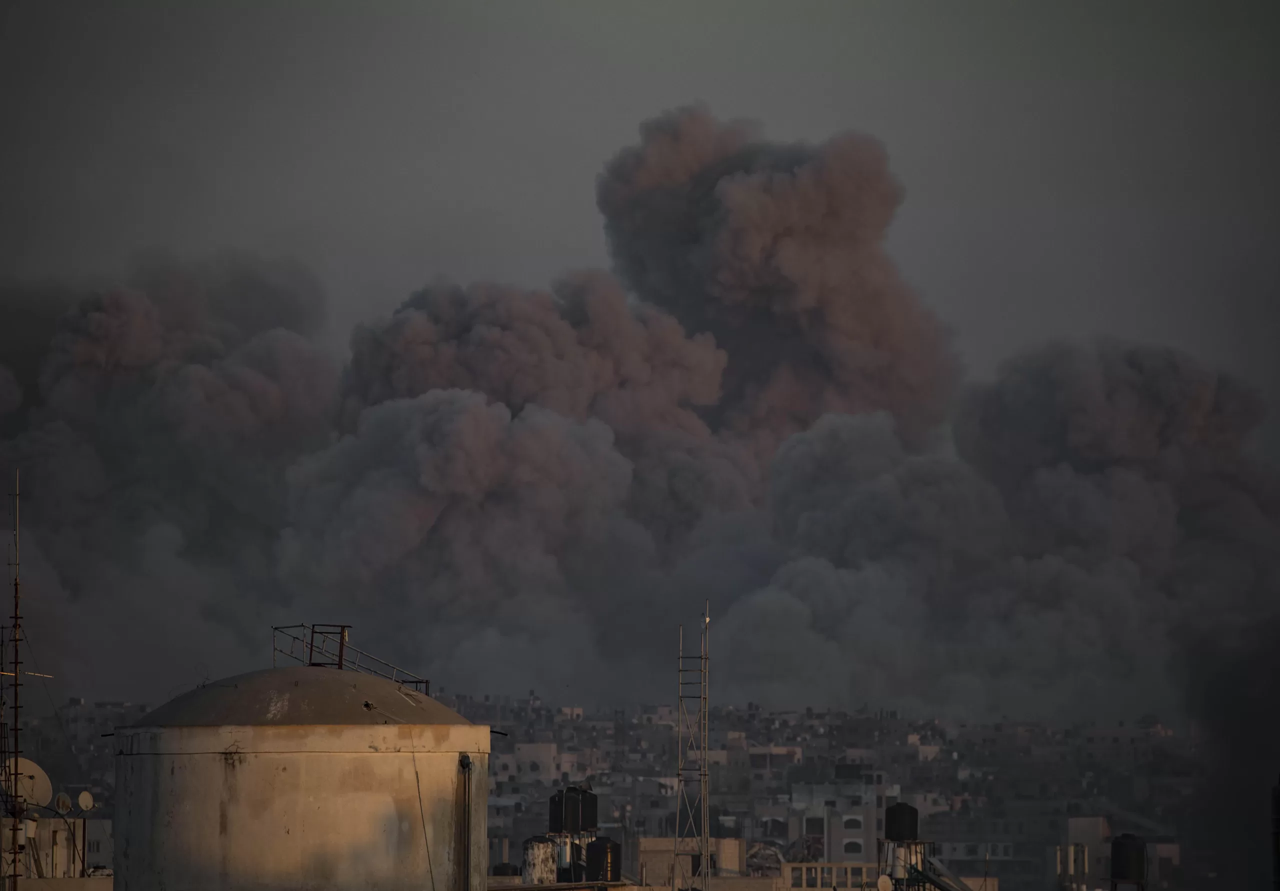 Crisis humanitaria en Gaza: crece el número de víctimas por ataques israelí y la urgencia de ayuda internacional