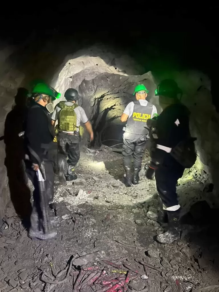 La Policía incursiona en un socavón de minera Poderosa, en Pataz, región La Libertad, tras un atentado. 