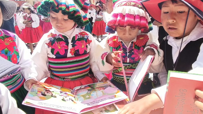 ‘Un libro, un sueño’: Cancillería impulsa la lectura infantil en el Día Internacional del Libro ‘Un libro, un sueño’ es un programa implementado en Puno y Puerto Maldonado, y ha culminado con la publicación de dos libros: ‘Cuentos de la Isla de Amantaní’ y ‘Cuentos de la Amazonía’.