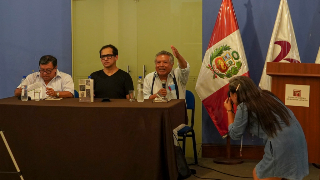 Parix Cruzado presentó su libro junto a Bethoven Medina y Ángel Gavidia. (Foto: redes sociales de Parix Cruzado).