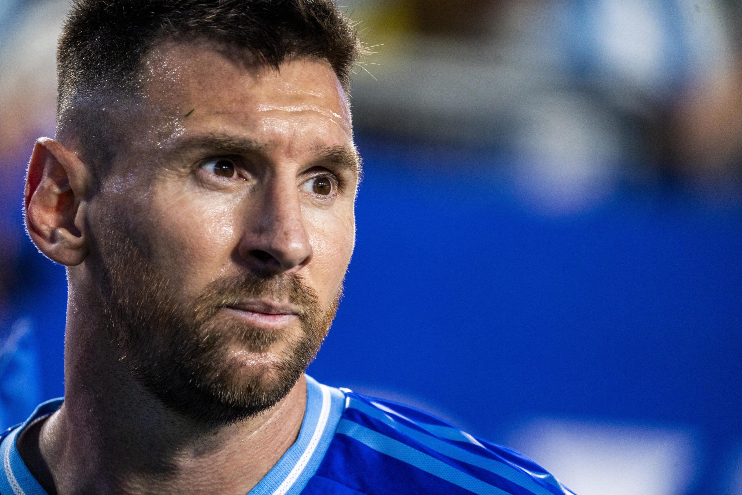 ¿Messi se despide? “Sé que cada vez falta menos para que se termine todo, lo voy a extrañar” Messi descarta el retiro y afirma sentirse en plenitud competitiva a los 36 años