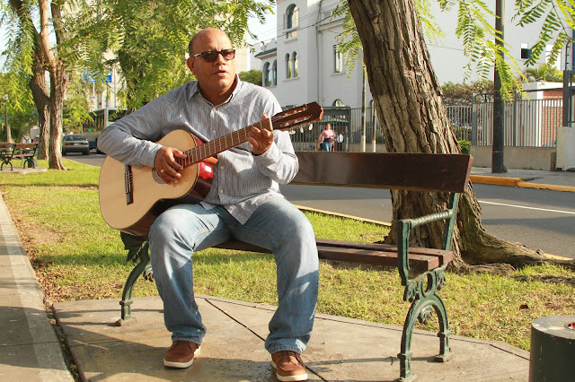 Stanis Mogollón, compositor. Cumbia peruana.