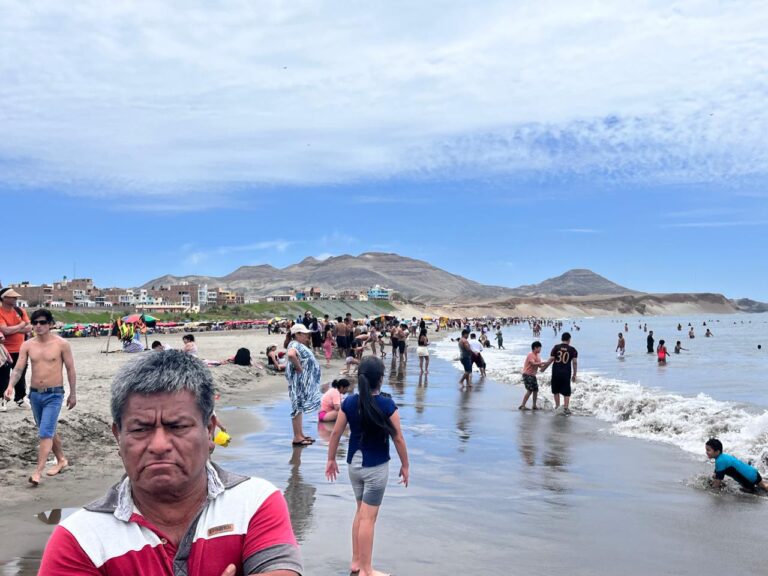 Un día de playa en Malabrigo: todos somos iguales bajo el sol