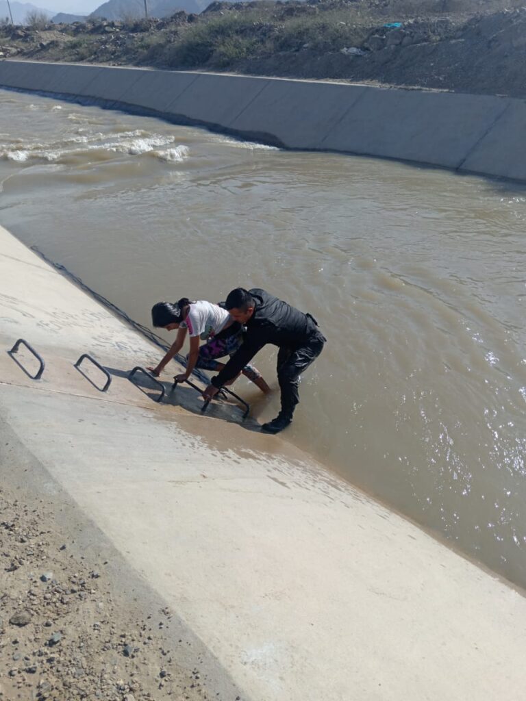Suboficial de la PNP Luis Soberón rescató a una menor de edad del canal de regadío en Chepén.