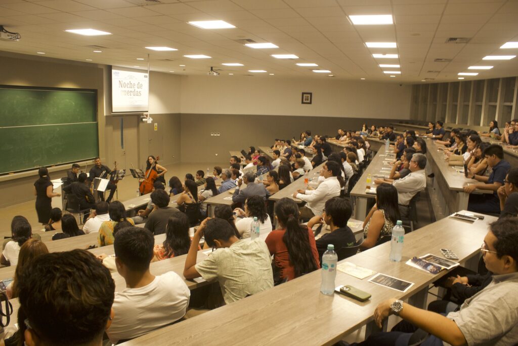 Delia Pérez Esparza, Piura,