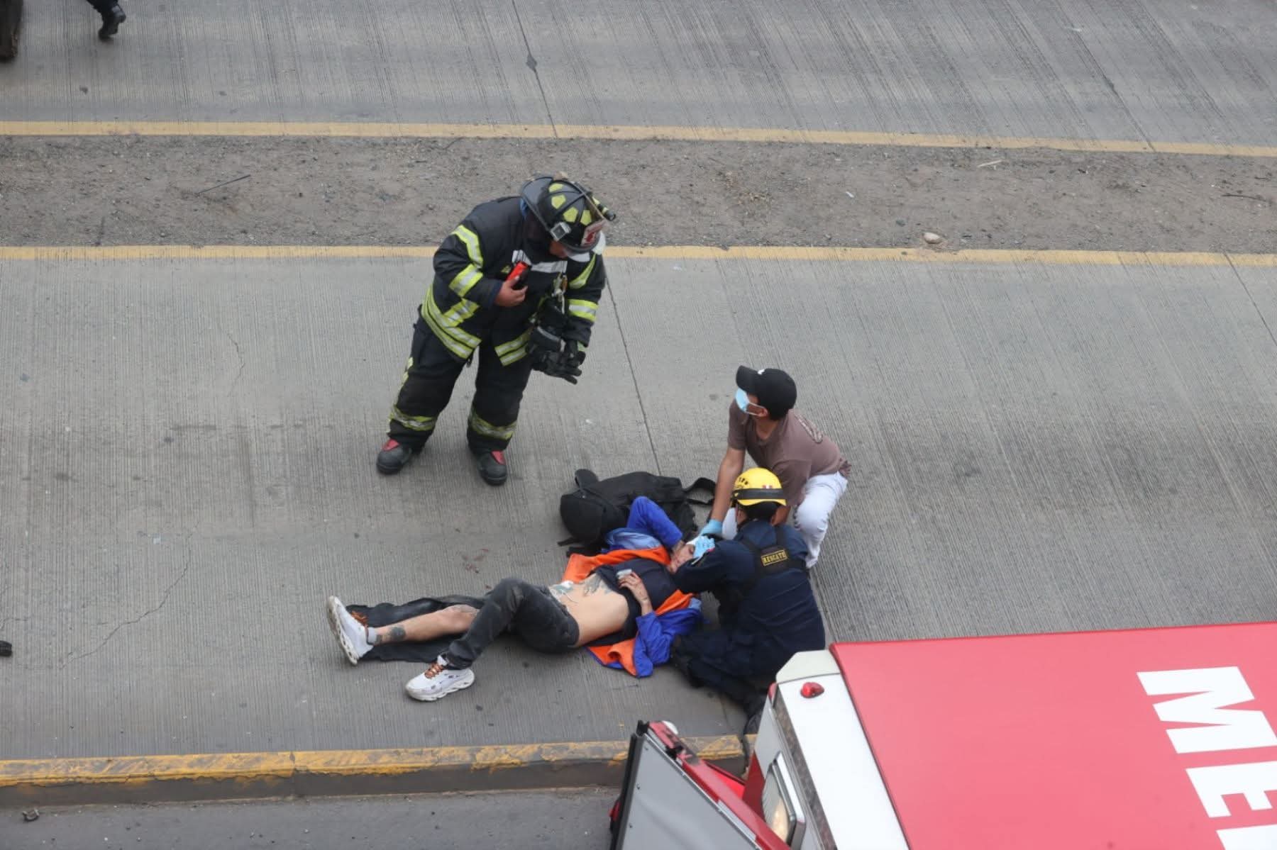 Tragedia en Lima: 3 fallecidos y 17 heridos tras choque entre bus de ...