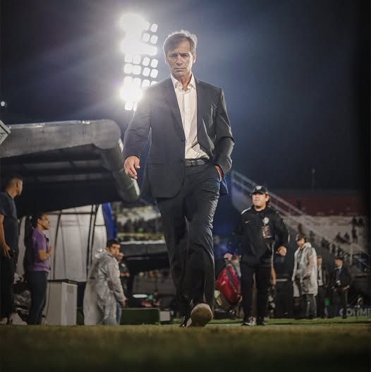 Fabián Bustos, extécnico de Universitario de Deportes, es un candidato para dirigir a selección peruana. 